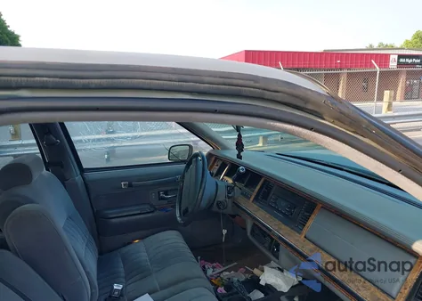 1993 Lincoln Town Car Executive z USA, uszkodzony, nr VIN 1LNLM81W8PY626163